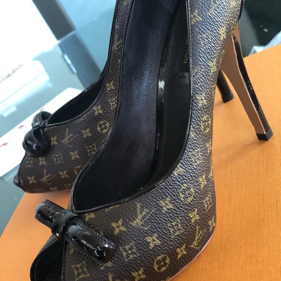 Louis Vuitton Monogram Canvas Malibu PeepToe Pumps - Picture 3 of 8